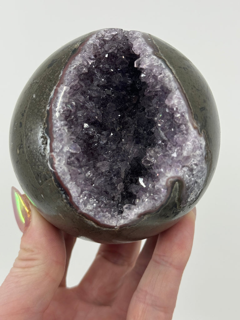 Amethyst Cluster Sphere 614g - Intuition & Protection