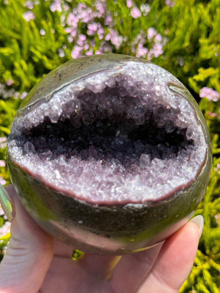 Amethyst Cluster Sphere 614g - Intuition & Protection