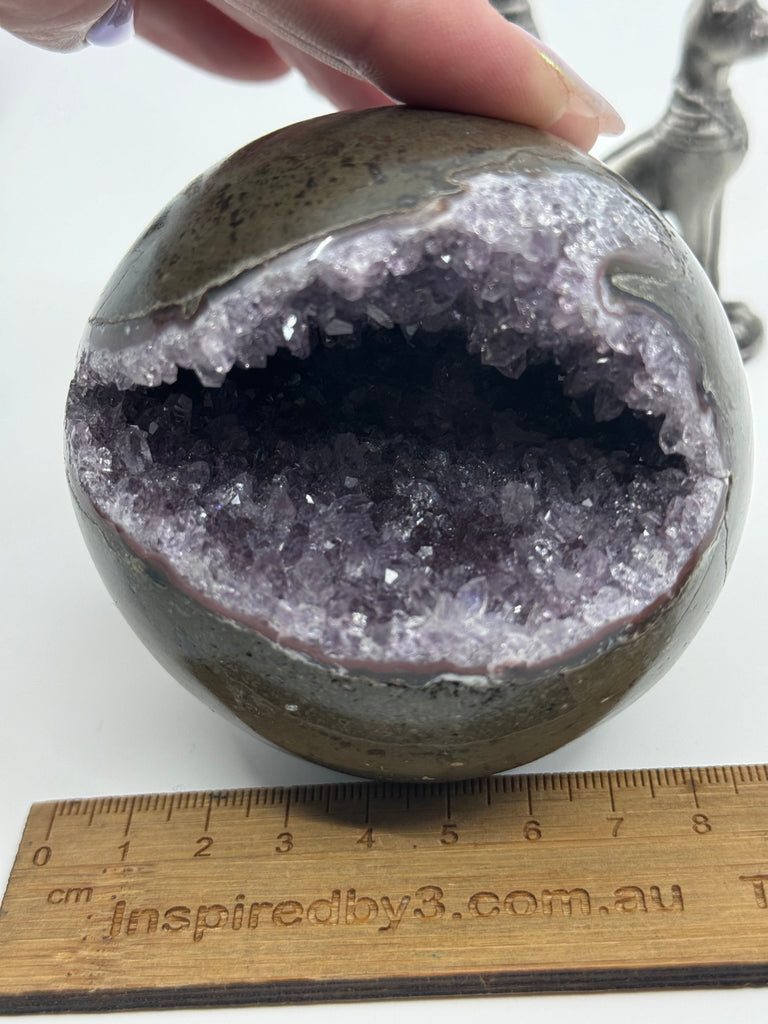 Amethyst Cluster Sphere 614g - Intuition & Protection