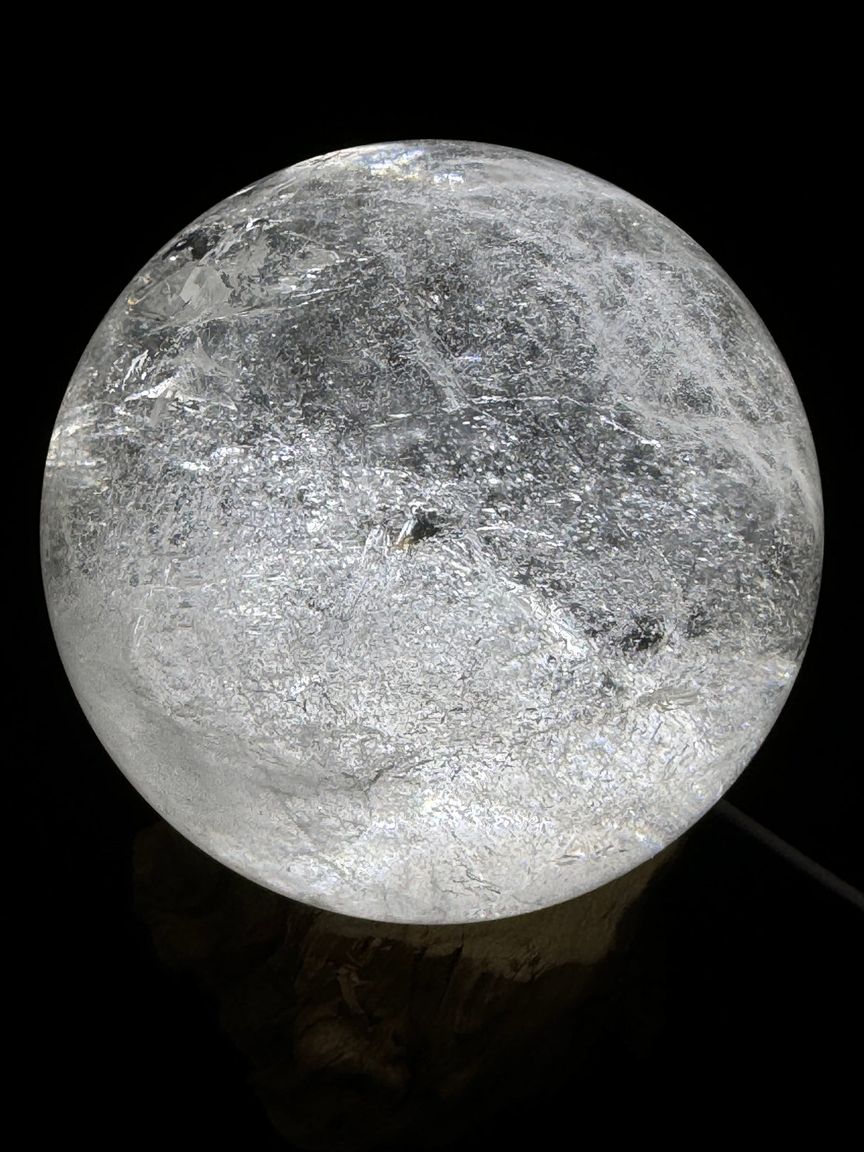 Clear Quartz Sphere from Madagascar - 1.764 kilo - 11cm - “I have the power to manifest all my dreams and desires”.