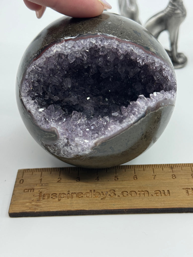 Amethyst Cluster Sphere 614g - Intuition & Protection