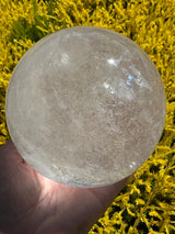 Clear Quartz Sphere from Madagascar - 1.764 kilo - 11cm - “I have the power to manifest all my dreams and desires”.