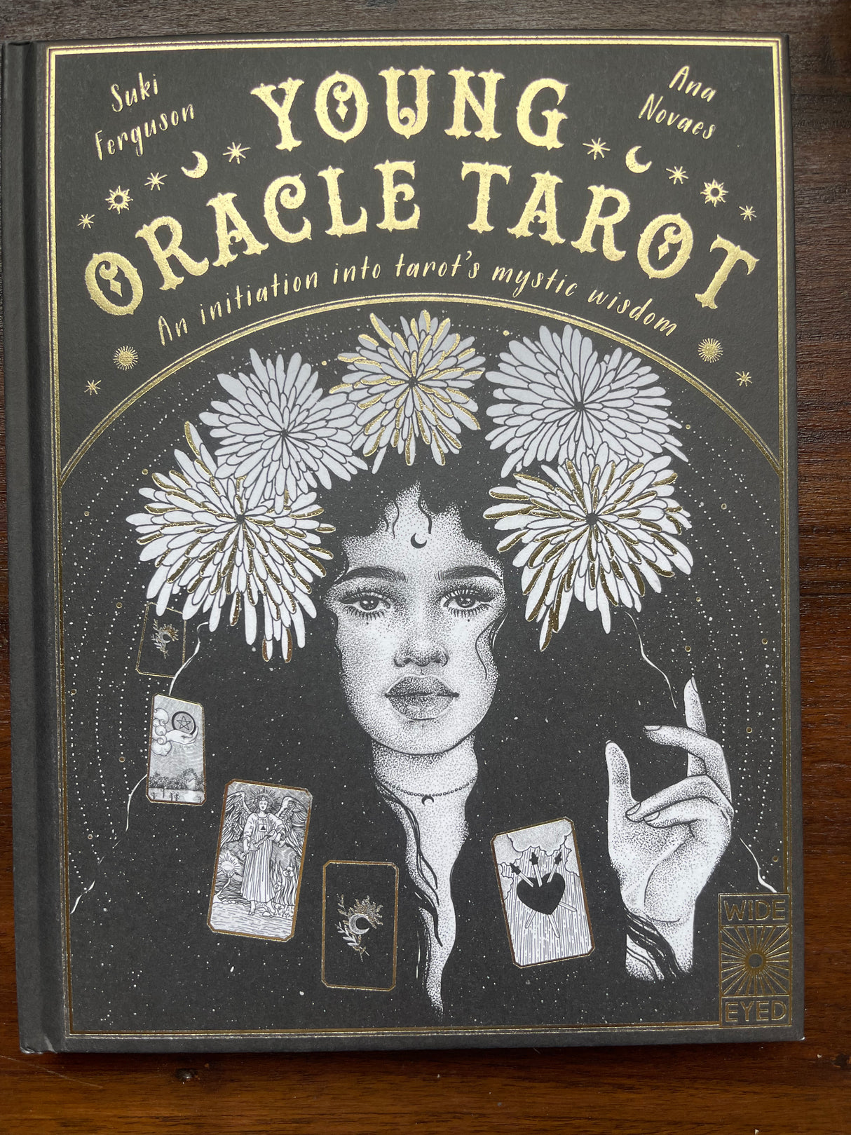 Young Oracle Tarot: An initiation into tarot's mystic wisdom