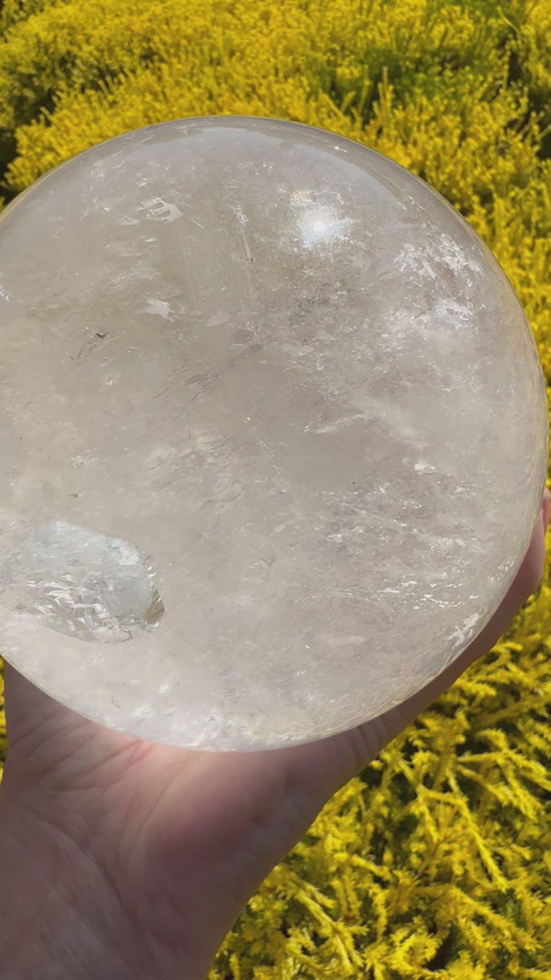 Clear Quartz Sphere from Madagascar - 2.943 Kilos - 13cm - “I have the power to manifest all my dreams and desires”.