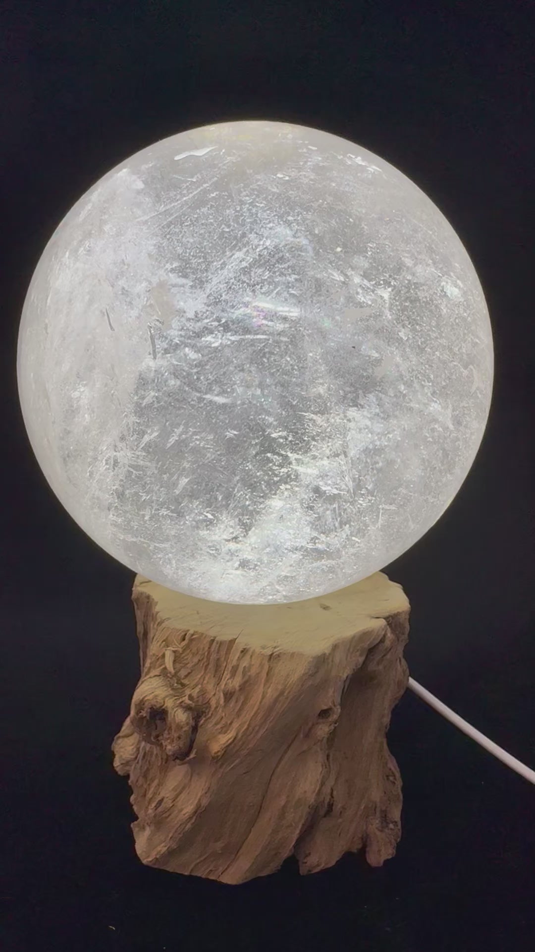 Clear Quartz Sphere from Madagascar - 2.943 Kilos - 13cm - “I have the power to manifest all my dreams and desires”.